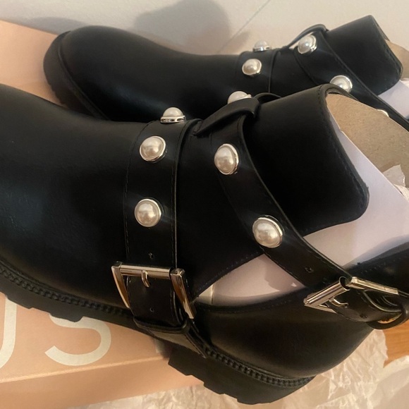 NWT Clarice Cut-Out Lug sole boot 7.5 - Picture 7 of 13